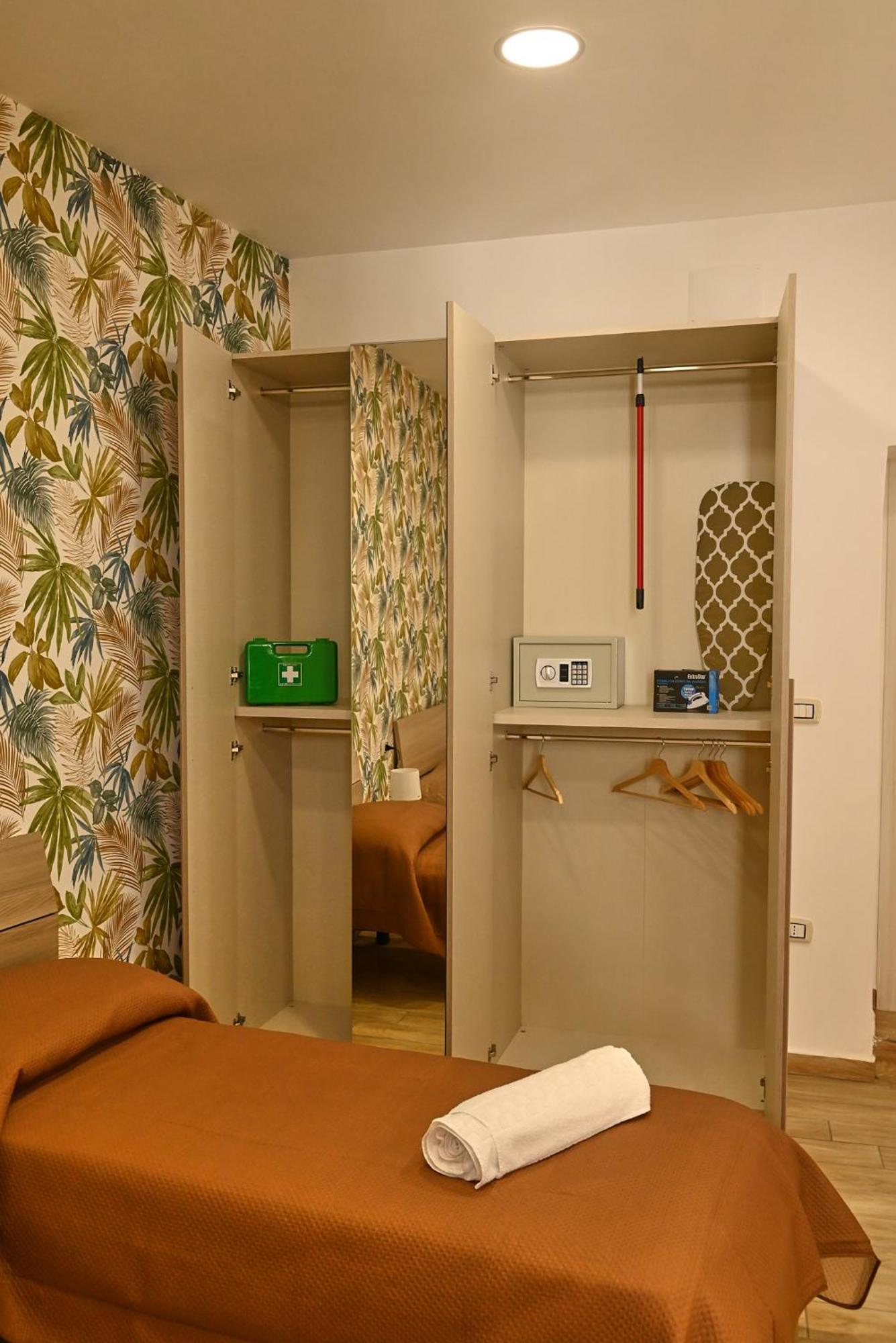 Maison Centro Storico Naples Luaran gambar